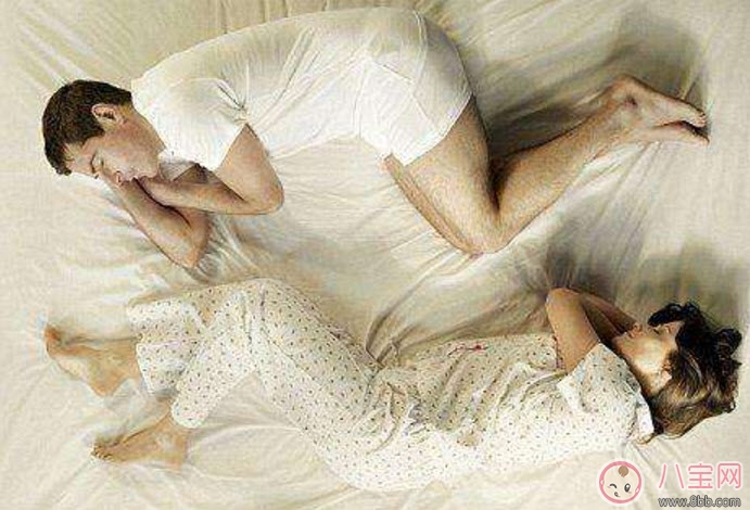 妻子懷孕后夫妻睡姿有什么講究 六種懷孕后夫妻睡姿看感情程度