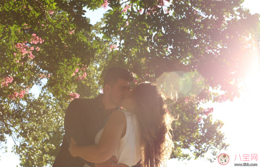 今天你吻了么 接吻節(jié)活動花樣玩法秀恩愛