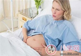 為什么產(chǎn)房?jī)?nèi)的生死要由產(chǎn)房外決定？女性權(quán)益無法得到保障嗎？