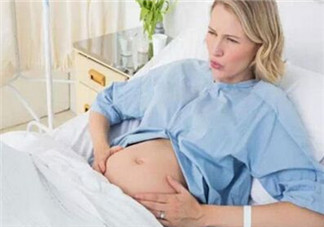 為什么產(chǎn)房?jī)?nèi)的生死要由產(chǎn)房外決定？女性權(quán)益無法得到保障嗎？