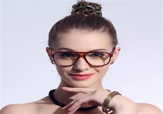 媽媽近視孩子也近視 注意這些問題讓孩子遠(yuǎn)離近視