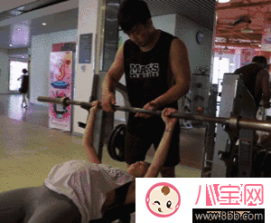 9個月雙胞胎媽堅持健身成網(wǎng)紅 孕期運動有哪些