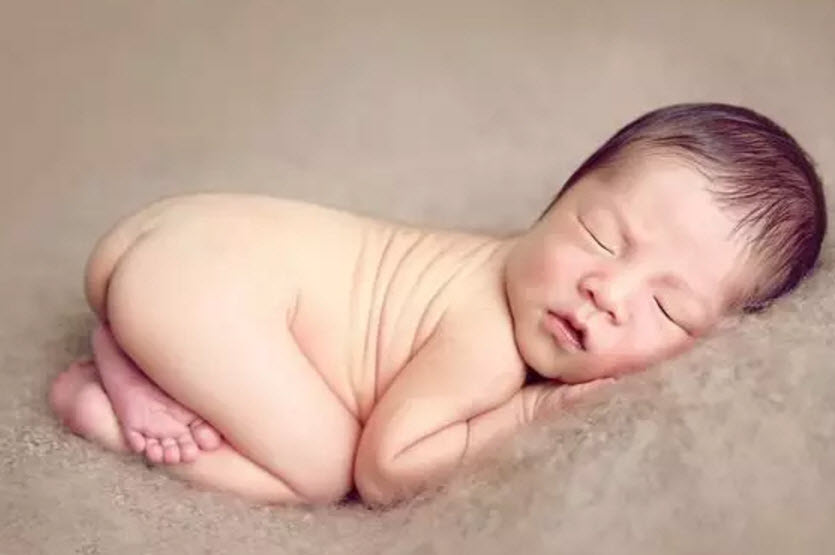 剪臍帶時(shí)寶寶會(huì)不會(huì)疼 剪臍帶是寶寶疼還是媽媽疼