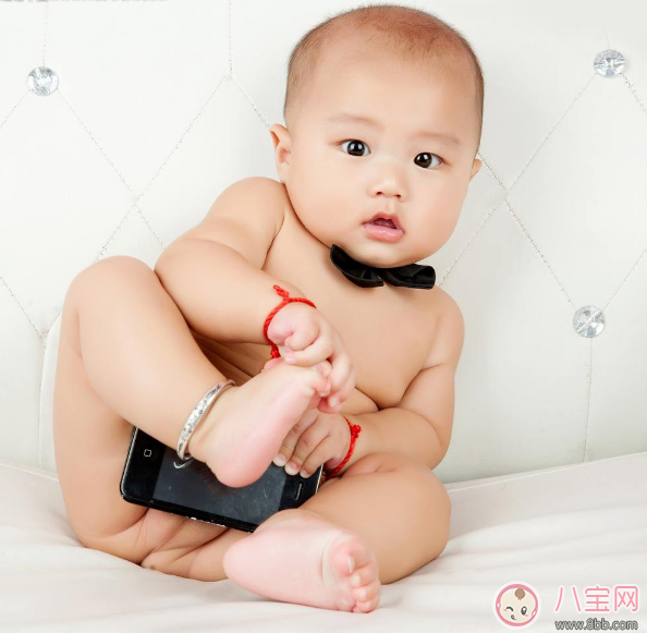 其實(shí)在懷孕的時候注意好 寶寶也會不長胎記