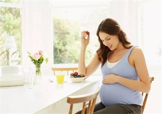 半夜餓醒了怎么吃好 準(zhǔn)媽媽晚上加餐原則攻略