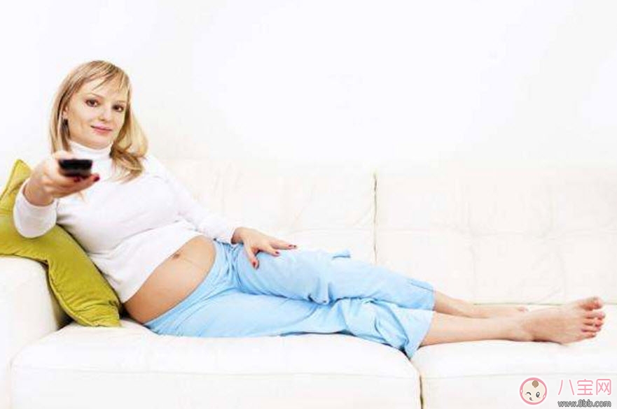 孕婦看電視對(duì)胎兒有影響嗎 孕婦看電視有輻射嗎如何預(yù)防輻射