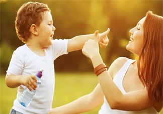 媽媽會(huì)打扮對(duì)孩子的影響居然這么大 細(xì)心打扮會(huì)對(duì)自己好也是對(duì)孩子好