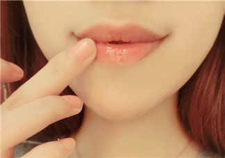 2017秋季女性唇部干燥如何滋潤保養(yǎng)
