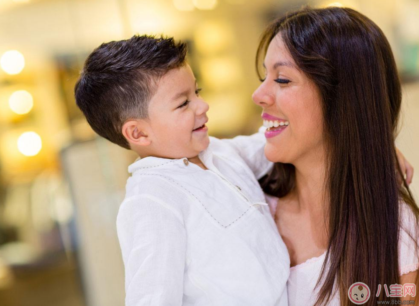 母乳喂養(yǎng)會造成胸部下垂 錯!真相其實是這樣