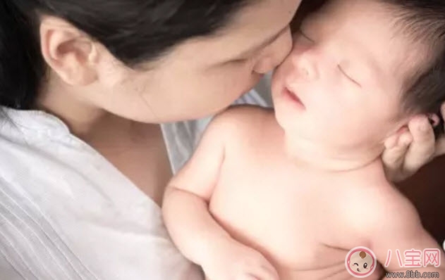 多大的寶寶可以斷夜奶 寶寶夜奶什么時(shí)候斷比較好 多大的寶寶可以斷夜奶 寶寶夜奶什么時(shí)候斷比較好