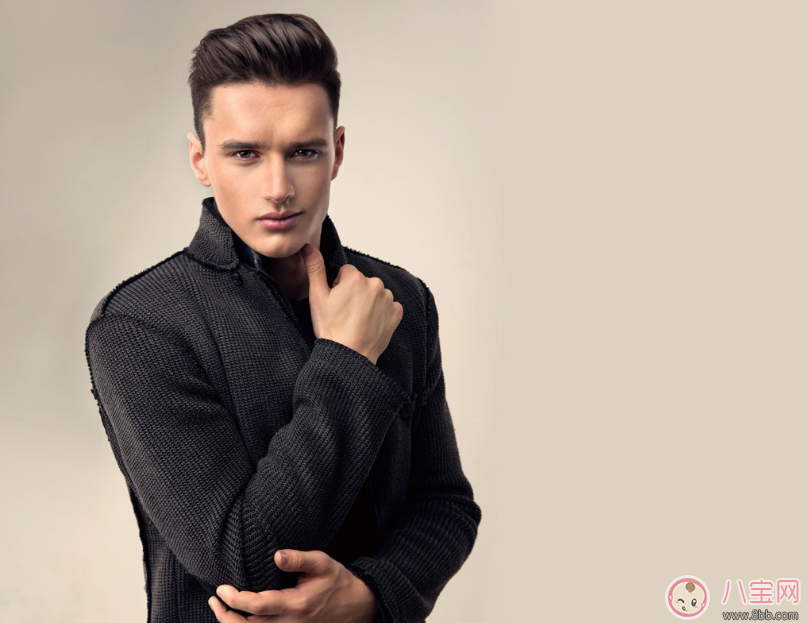 這些情況竟然暗示她想對(duì)你以身相許 哪些情況可以看出女性很仰慕你