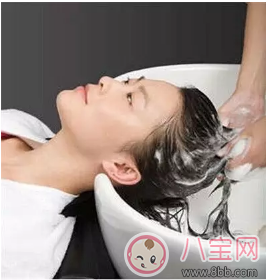 夏季坐月子期間什么時(shí)候可以洗頭 這樣洗更健康 夏季坐月子期間什么時(shí)候可以洗頭 這樣洗更健康