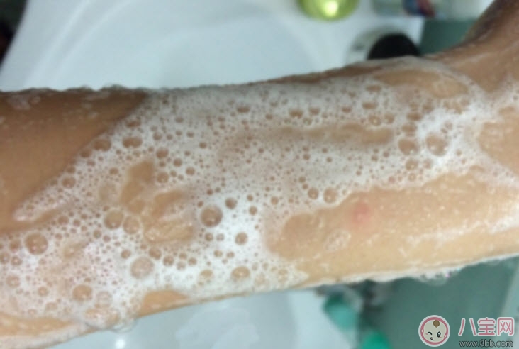 新安怡嬰兒洗發(fā)沐浴露二合一好用嗎 強生新安怡沐浴露二合一哪個好用