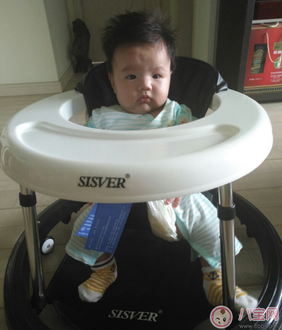 孩子學(xué)走路學(xué)步機(jī)怎么選 7-18月嬰兒學(xué)步車(chē)試用測(cè)評(píng)