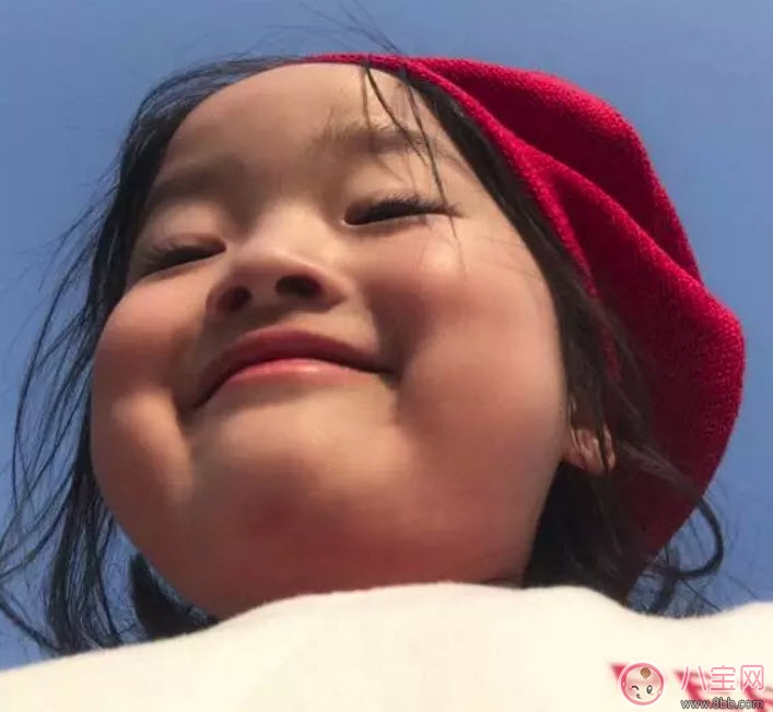 權(quán)律二媽媽是中國(guó)人還是韓國(guó)人 權(quán)律二媽媽爸爸資料照片家庭條件怎么樣