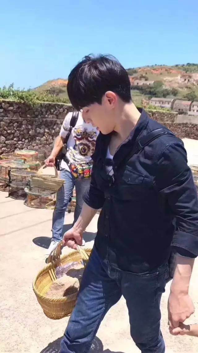 鄧倫《爸爸去哪兒》實習奶爸表現(xiàn) 東北萌娃與鄧倫配合默契嗎？