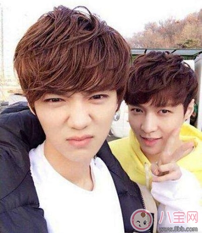 鹿晗張藝興芭莎明星慈善夜合體同框 竟相約一起上廁所？