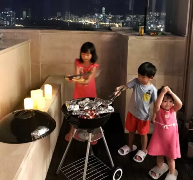 陳浩民帶全家開(kāi)趴孩子穿巨型拖鞋 如何給寶寶選鞋子