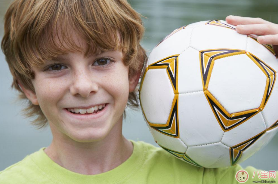 頭暈?zāi)樕l(fā)白興許是孩子缺鐵 這么做可以讓孩子不缺鐵