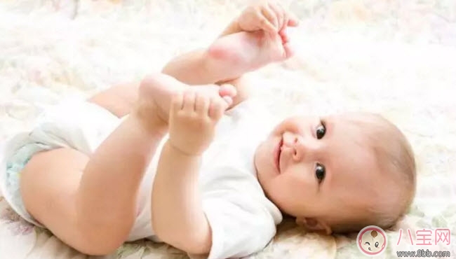 為什么寶寶穿夠衣服還會著涼 秋天寶寶穿衣服要注意什么