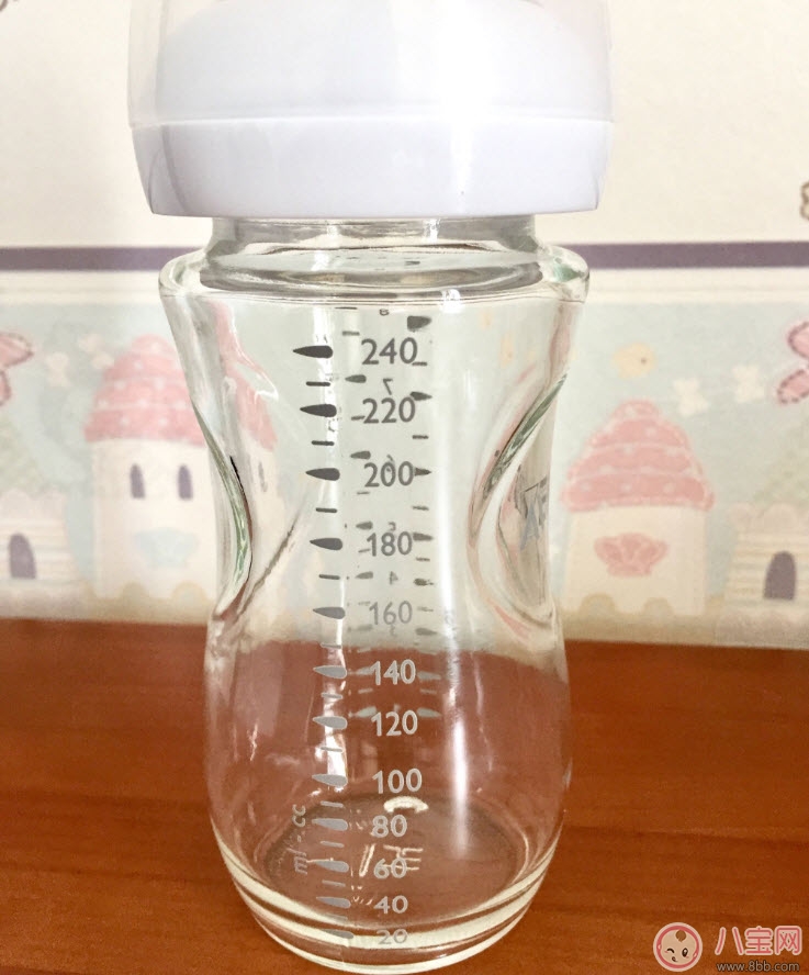 新安怡玻璃奶瓶和comotomo硅膠奶瓶哪種好 新安怡可么多么奶瓶對(duì)比