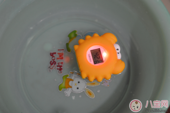 秋季寶寶水溫計(jì)哪款好 棒棒豬小水溫計(jì)測評(píng)