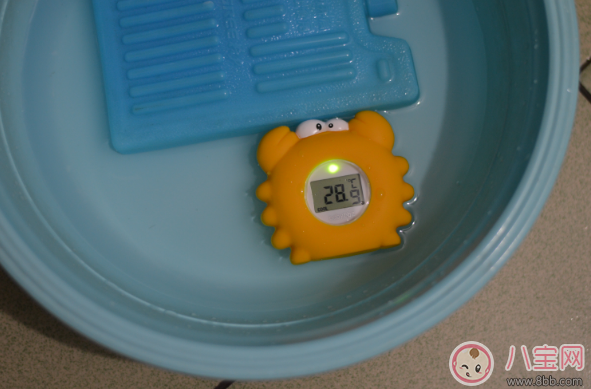 秋季寶寶水溫計(jì)哪款好 棒棒豬小水溫計(jì)測評(píng)