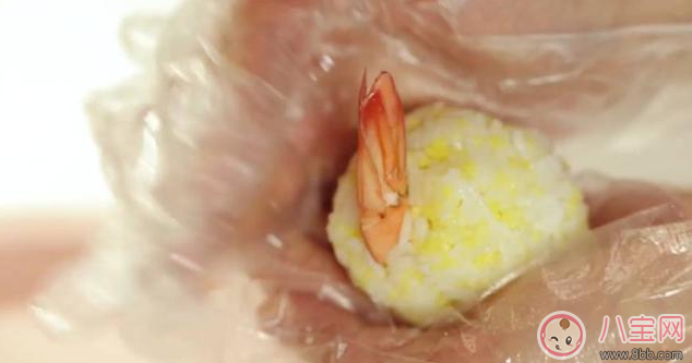 鈣質(zhì)營(yíng)養(yǎng)豐富的補(bǔ)鈣良品 蝦仁飯團(tuán)