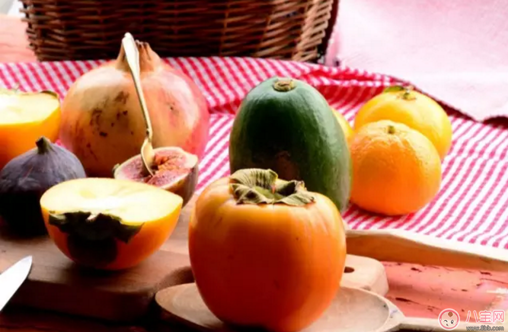 秋季吃柿子好處多 但別忘了吃柿子時還有這些禁忌 秋季吃柿子好處多 但別忘了吃柿子時還有這些禁忌