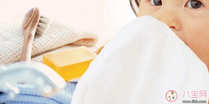 濕巾可以給寶寶用來洗臉嗎 寶寶早上用濕巾洗臉好嗎 濕巾可以給寶寶用來洗臉嗎 寶寶早上用濕巾洗臉好嗎