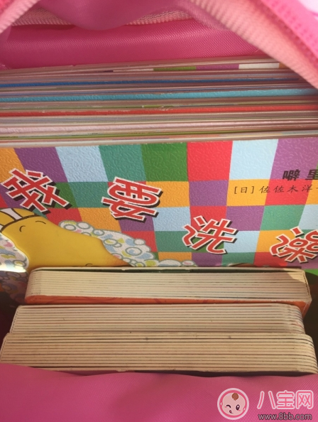 上學(xué)小書包用哪款好 uek幼兒園寶寶書包測(cè)評(píng)