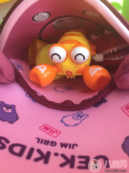 上學(xué)小書包用哪款好 uek幼兒園寶寶書包測(cè)評(píng)