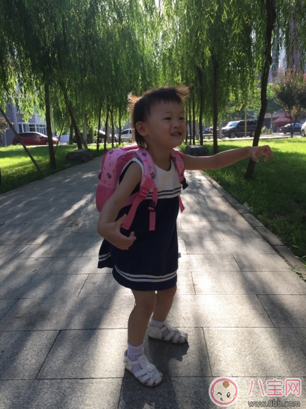 上學(xué)小書包用哪款好 uek幼兒園寶寶書包測(cè)評(píng)