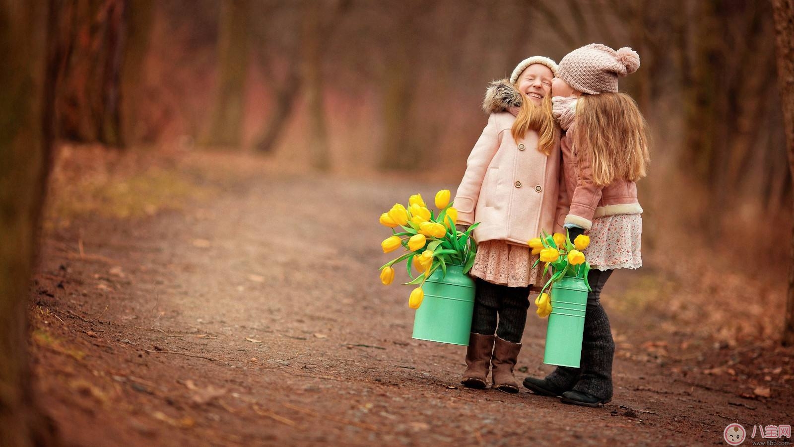 看昆凌女兒用奶瓶喂弟弟 雙寶育兒誤區(qū)