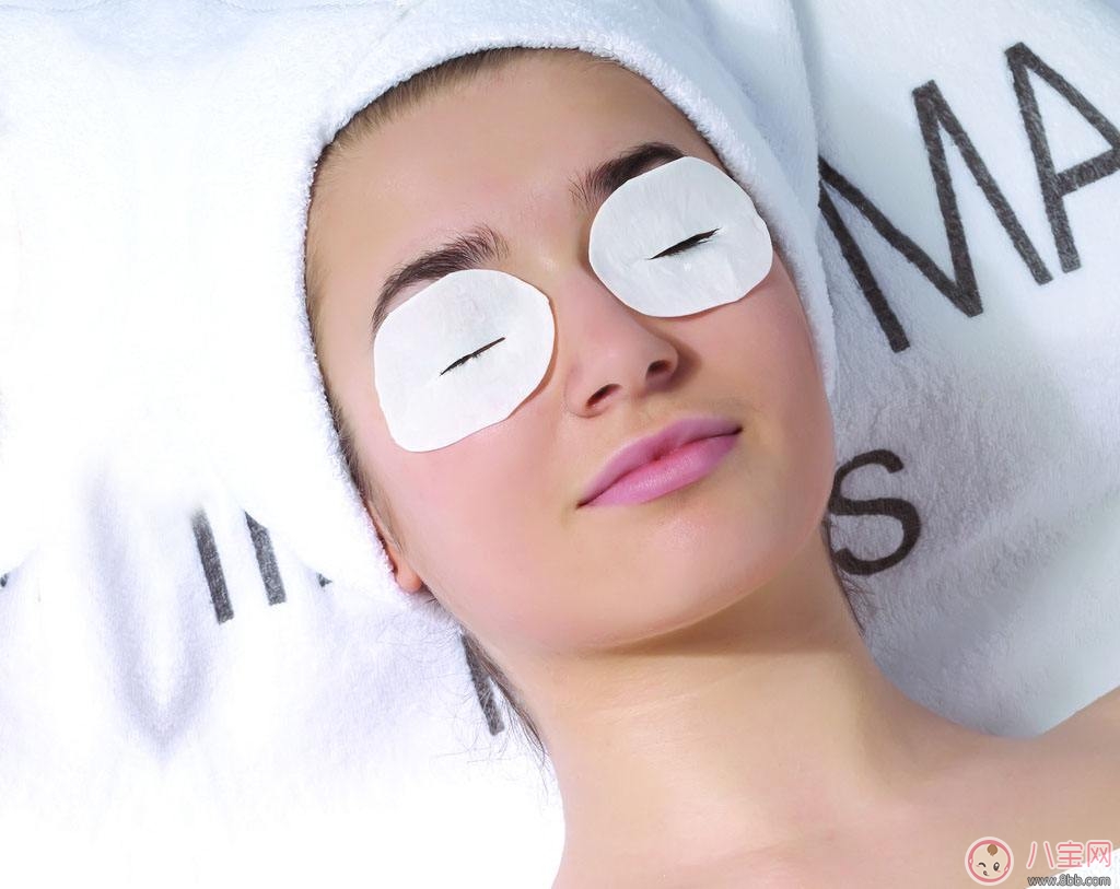 七夕女性飛機(jī)旅行 機(jī)艙美容應(yīng)該準(zhǔn)備什么