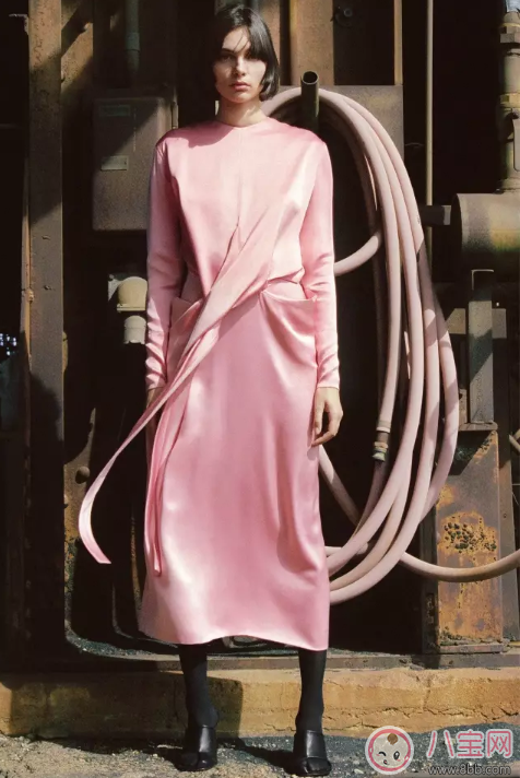 2017秋冬流行色美到?jīng)]朋友 怎么穿衣搭配才是重點(diǎn)