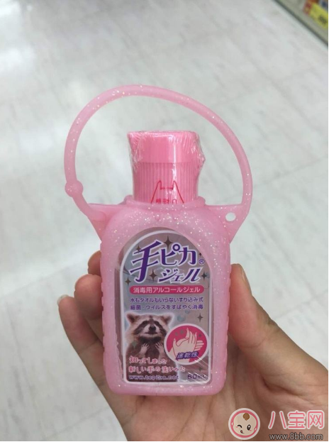 袁詠儀兒子上學書包掛免洗洗手液 孩子用免洗洗手液好不好