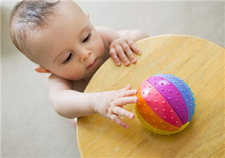 為寶寶選購(gòu)?fù)婢叩脑瓌t及注意事項(xiàng)