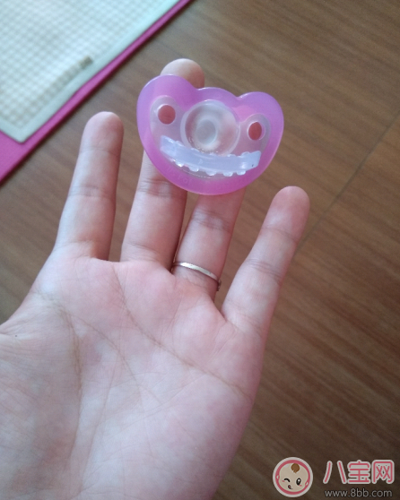 寶寶出牙專屬奶嘴 悠樂寶安撫奶嘴試用測評