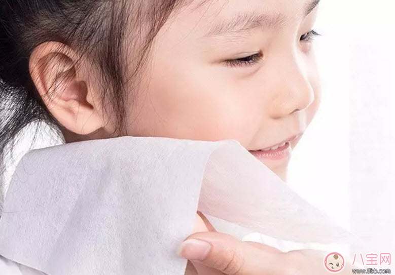 寶寶用的紙巾應(yīng)該怎么挑選 寶寶擦屁屁和擦嘴用的紙有區(qū)別嗎