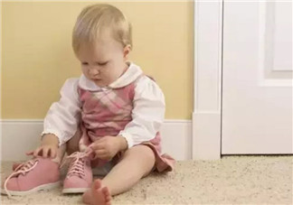 寶寶多大穿鞋好呢 寶寶穿鞋千萬(wàn)不要買大一碼