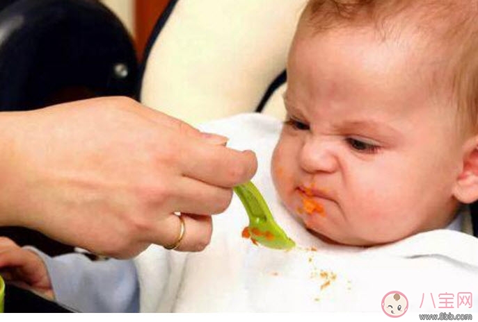 寶寶圍嘴哪種好 寶寶圍嘴如何選擇(尺寸材質(zhì)顏色有講究)