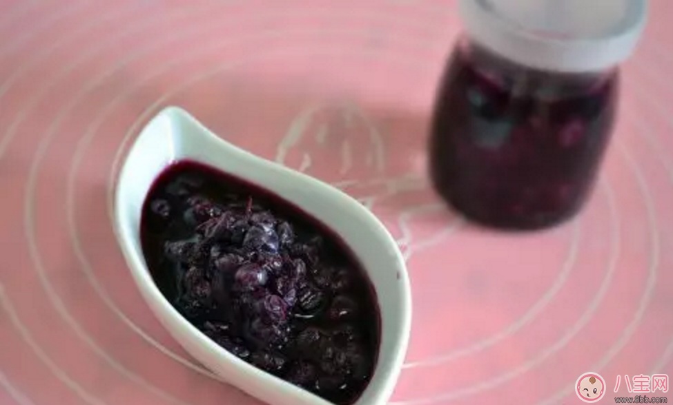 藍(lán)莓輔食營(yíng)養(yǎng)高 如何給寶寶吃