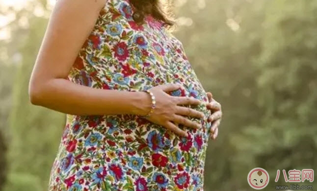 孕婦能喝可樂(lè)等碳酸飲料嗎 孕婦喝多少可樂(lè)有害(5罐)