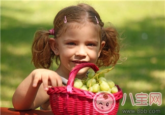 寶寶便秘不喝藥 吃葡萄就好了