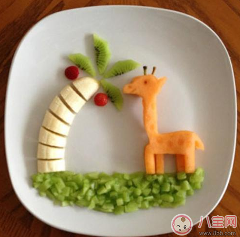 寶寶吃飯追著喂 錯過獨立喂飯機會只能這樣