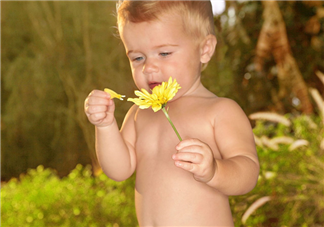 如何安全使用嬰兒爽身粉 父母放心使用