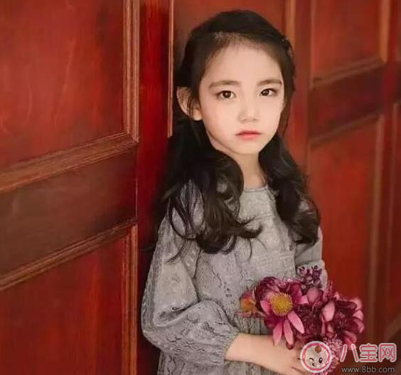 孩子從小化妝竟導(dǎo)致骨齡長(zhǎng)至16歲 小孩子應(yīng)該如何化妝