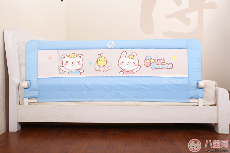 寶寶從床上掉下來怎么辦 怎么給寶寶準(zhǔn)備一個(gè)安全的床