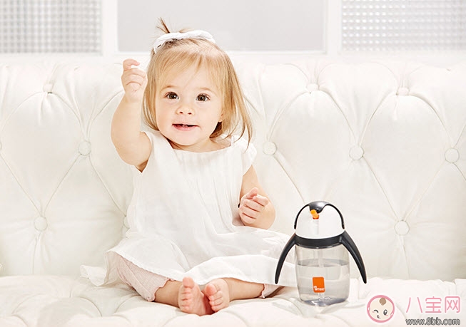 2017夏天寶寶不喝水要換杯子嗎 寶寶喝水杯子怎么選擇